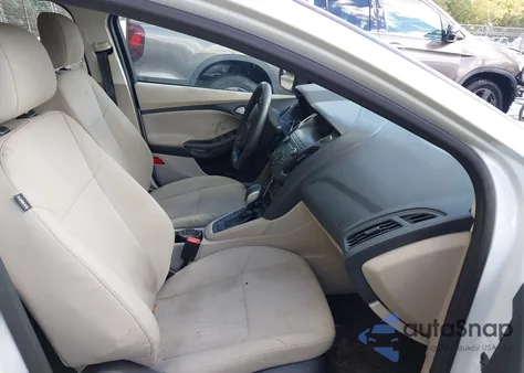 2018 Ford Focus Se z USA, uszkodzony, nr VIN 1FADP3F2XJL295721